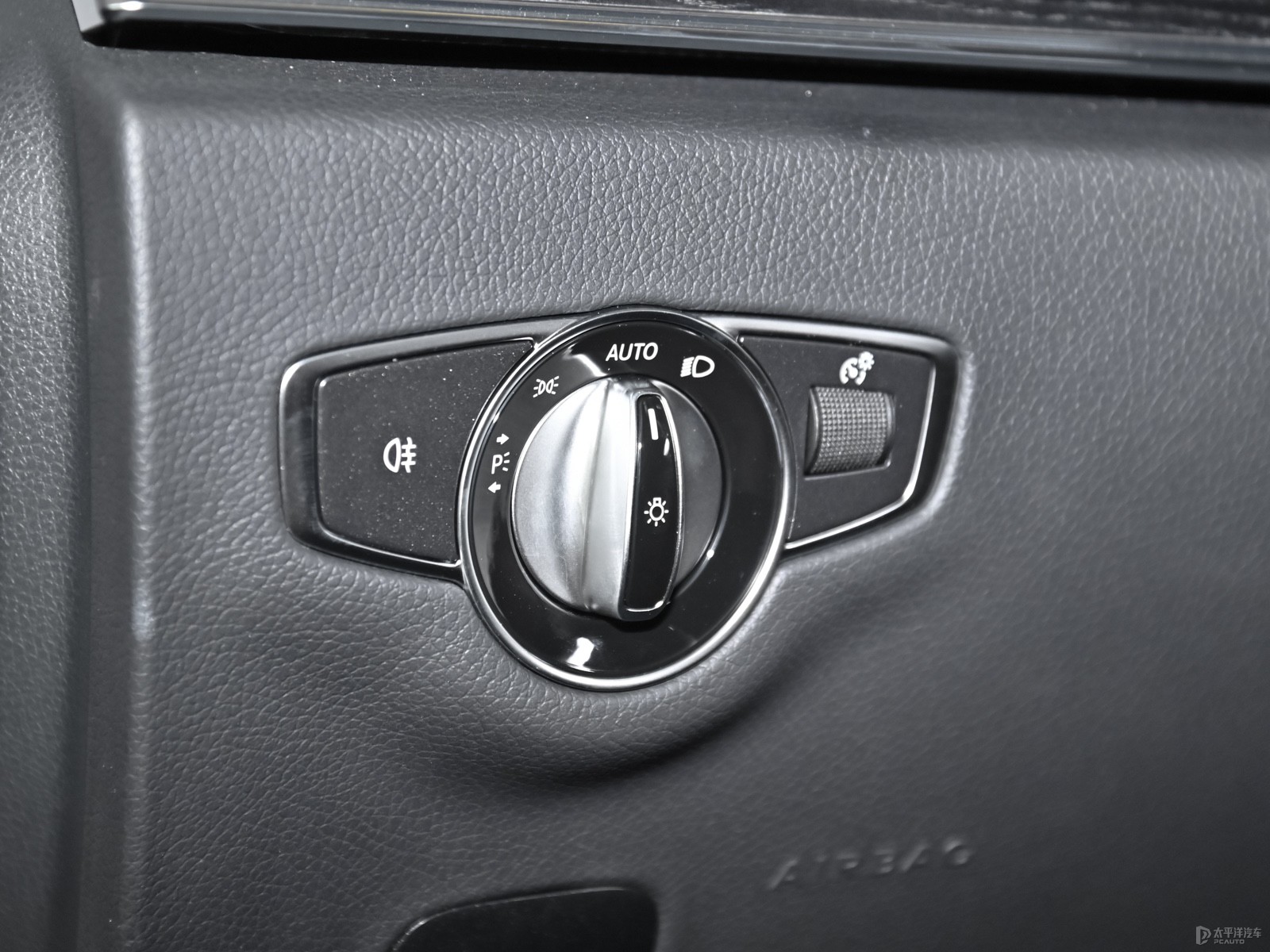 奔馳E級(jí)(進(jìn)口) 2021款 E 260 轎跑車內(nèi)飾 融合科技與奢華的移動(dòng)生活空間